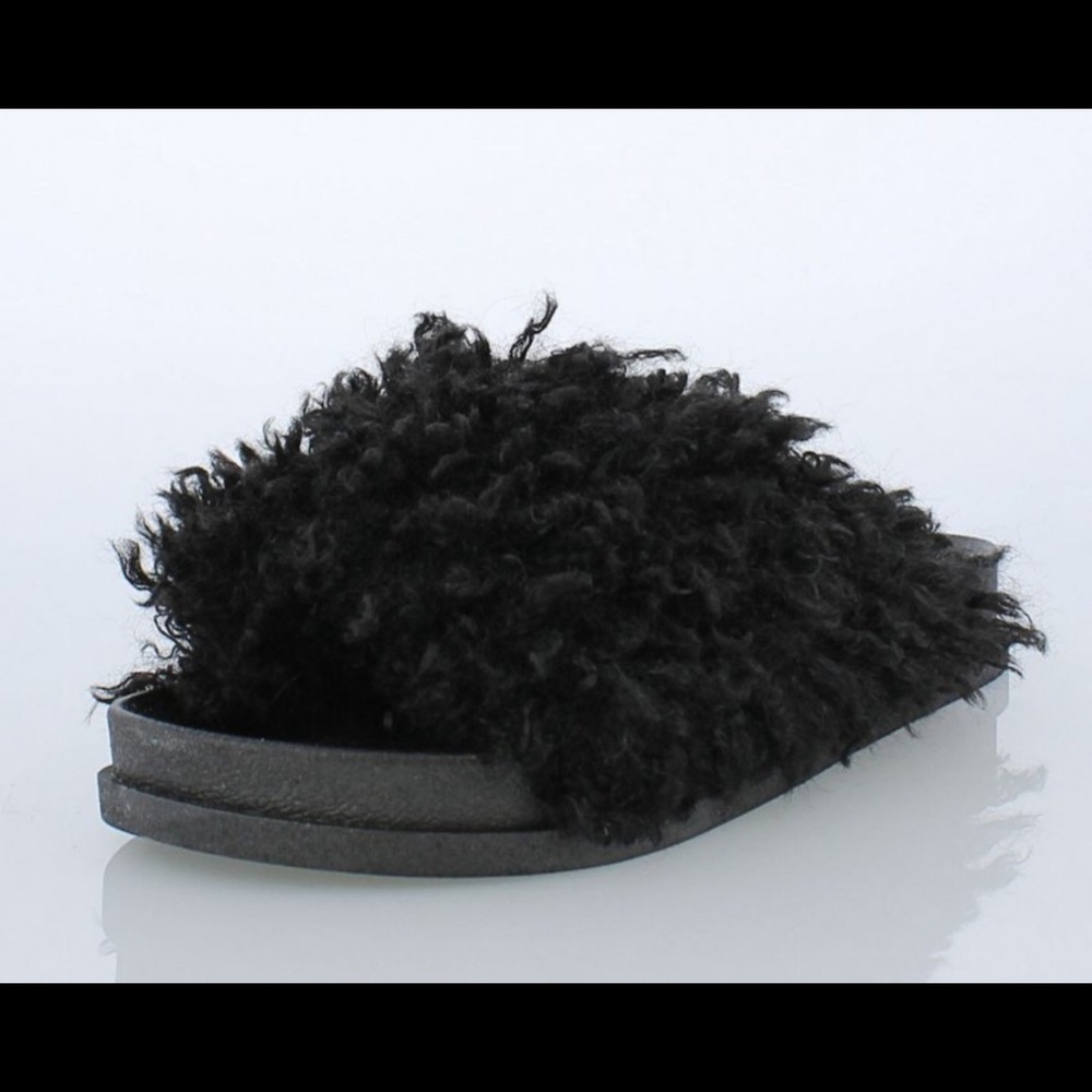 Fur Slides by Cape Robbin